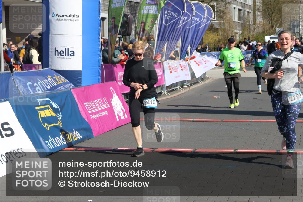 12.04.2026 - 45. Internationalen Wilhelmsburger Insellauf Strokosch-Dieckow http://msf.ph/oto/9458912 12.04.2026 11:05:27 Ziel 2203, 2415, 3130, 4286, 4516, 5043 meine-sportfotos.de