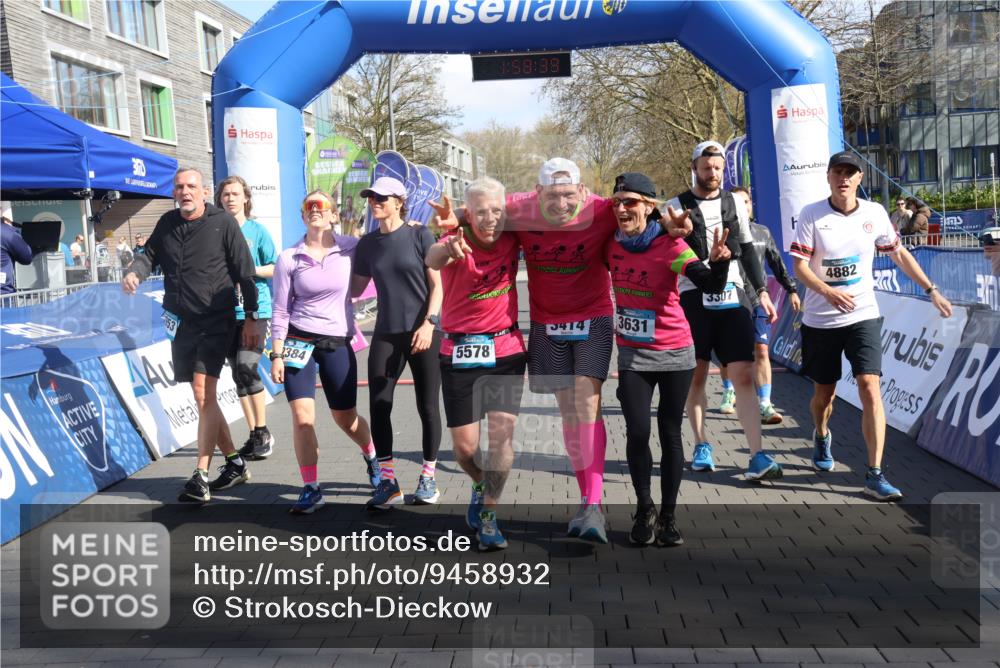 12.04.2026 - 45. Internationalen Wilhelmsburger Insellauf Strokosch-Dieckow http://msf.ph/oto/9458932 12.04.2026 10:48:38 Ziel 4882, 2053, 4563, 4866, 2438, 3513 meine-sportfotos.de