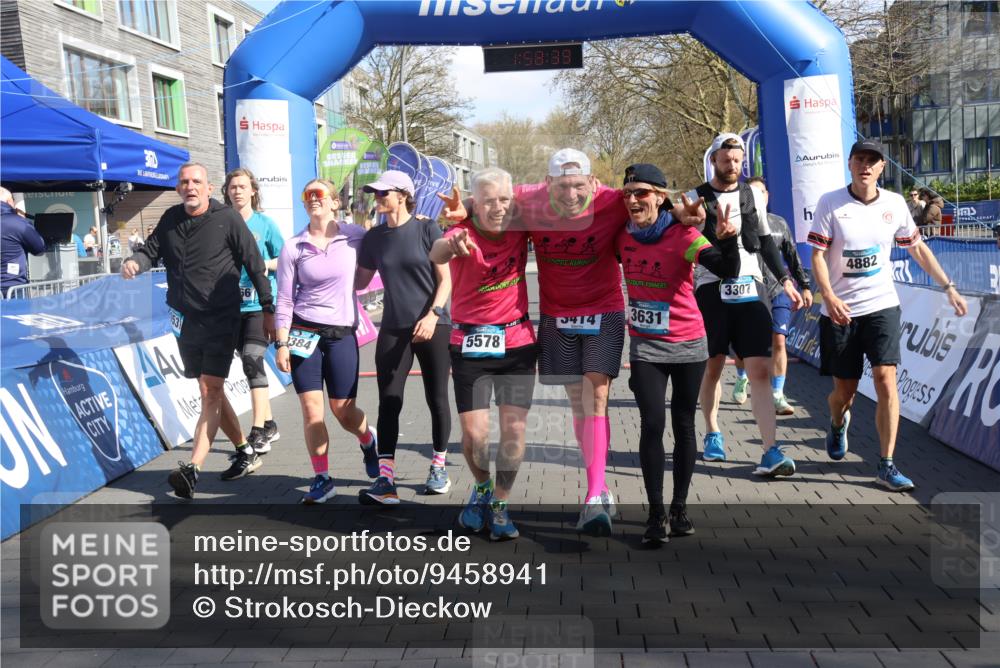 12.04.2026 - 45. Internationalen Wilhelmsburger Insellauf Strokosch-Dieckow http://msf.ph/oto/9458941 12.04.2026 10:48:38 Ziel 4882, 2053, 4563, 4866, 2438, 3513 meine-sportfotos.de