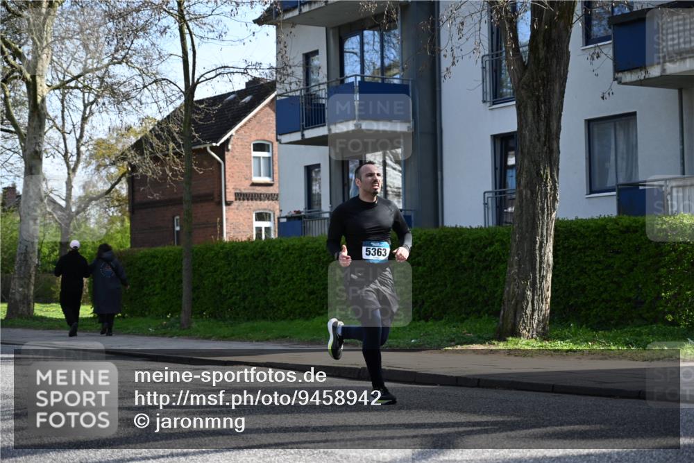 12.04.2026 - 45. Internationalen Wilhelmsburger Insellauf J. Mangold http://msf.ph/oto/9458942 12.04.2026 10:38:10 Ziel 5289, 2537, 2020, 5363, 2986, 5732, 3087, 4832, 2605, 2614, 4063, 3214, 3214, 2710, 4264, 3911 meine-sportfotos.de
