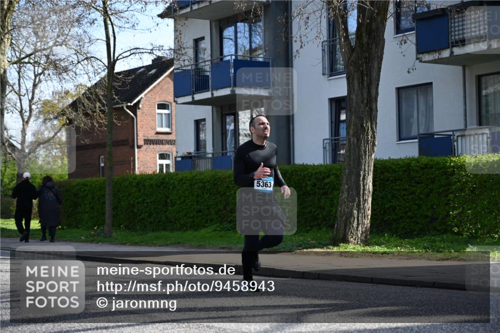 12.04.2026 - 45. Internationalen Wilhelmsburger Insellauf J. Mangold http://msf.ph/oto/9458943 12.04.2026 10:38:10 Ziel 5289, 2537, 2020, 5363, 2986, 5732, 3087, 4832, 2605, 2614, 4063, 3214, 3214, 2710, 4264, 3911 meine-sportfotos.de