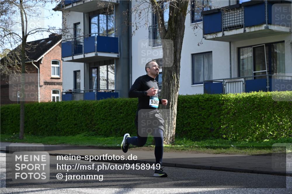 12.04.2026 - 45. Internationalen Wilhelmsburger Insellauf J. Mangold http://msf.ph/oto/9458949 12.04.2026 10:38:10 Ziel 5289, 2537, 2020, 5363, 2986, 5732, 3087, 4832, 2605, 2614, 4063, 3214, 3214, 2710, 4264, 3911 meine-sportfotos.de