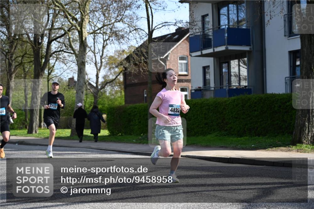 12.04.2026 - 45. Internationalen Wilhelmsburger Insellauf J. Mangold http://msf.ph/oto/9458958 12.04.2026 10:38:12 Ziel 5363, 2986, 5732, 3087, 4832, 2605, 2614, 4063, 3214, 2710, 4264, 3911, 5511, 4679 meine-sportfotos.de