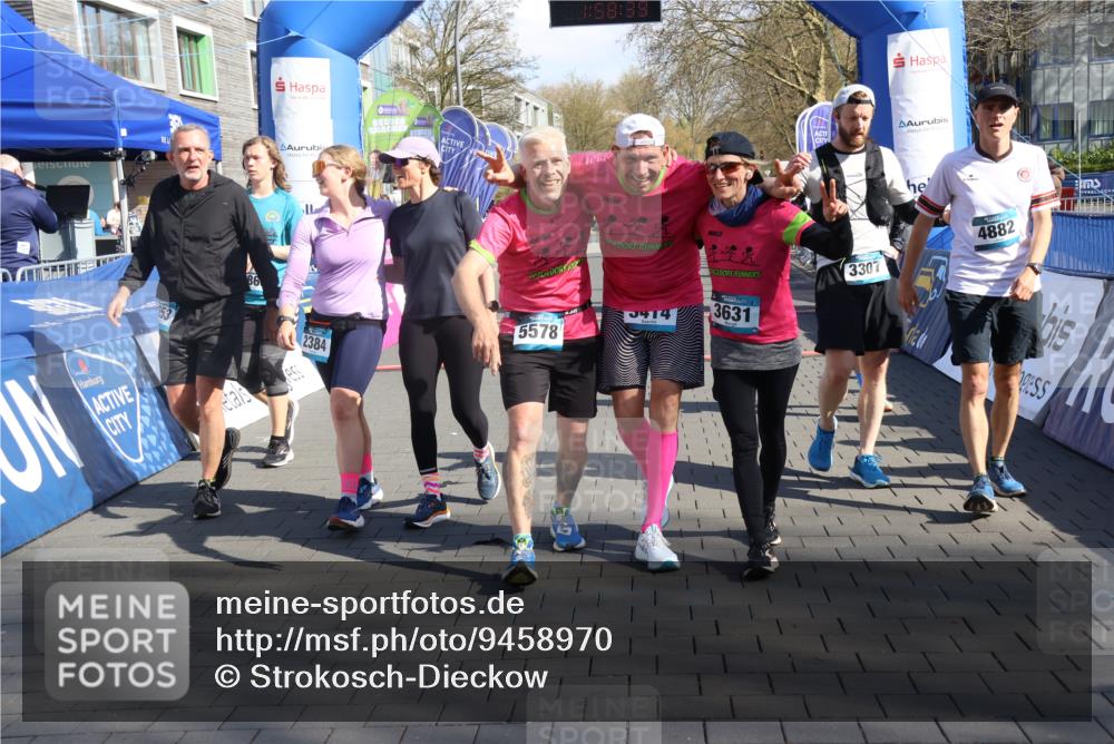 12.04.2026 - 45. Internationalen Wilhelmsburger Insellauf Strokosch-Dieckow http://msf.ph/oto/9458970 12.04.2026 10:48:38 Ziel 4882, 2053, 4563, 4866, 2438, 3513 meine-sportfotos.de