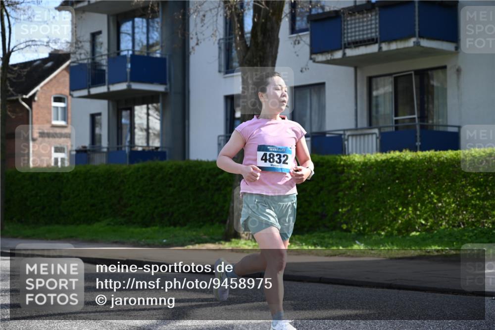 12.04.2026 - 45. Internationalen Wilhelmsburger Insellauf J. Mangold http://msf.ph/oto/9458975 12.04.2026 10:38:13 Ziel 5363, 2986, 5732, 3087, 4832, 2605, 2614, 4063, 3214, 2710, 4264, 3911, 5511, 4679 meine-sportfotos.de