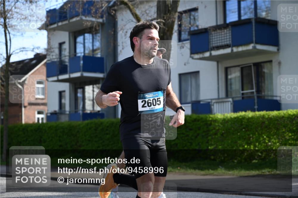12.04.2026 - 45. Internationalen Wilhelmsburger Insellauf J. Mangold http://msf.ph/oto/9458996 12.04.2026 10:38:14 Ziel 5363, 2986, 5732, 3087, 4832, 2605, 2614, 4063, 3214, 2710, 4264, 3911, 5511, 4679, 2115 meine-sportfotos.de