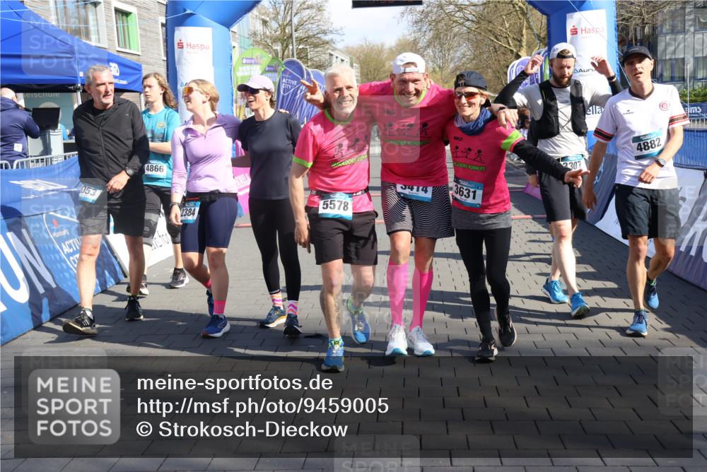 12.04.2026 - 45. Internationalen Wilhelmsburger Insellauf Strokosch-Dieckow http://msf.ph/oto/9459005 12.04.2026 10:48:38 Ziel 4882, 2053, 4563, 4866, 2438, 3513 meine-sportfotos.de