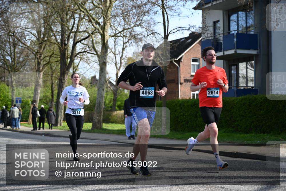 12.04.2026 - 45. Internationalen Wilhelmsburger Insellauf J. Mangold http://msf.ph/oto/9459022 12.04.2026 10:38:22 Ziel 3087, 4832, 2605, 2614, 4063, 3214, 2710, 4264, 3911, 5511, 4679, 2115 meine-sportfotos.de