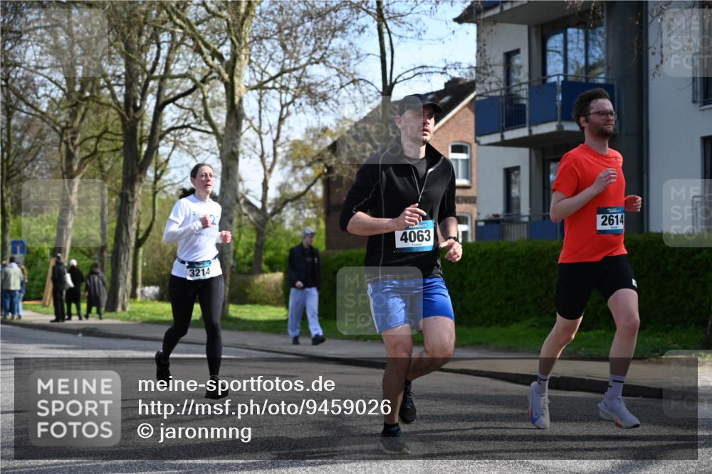 12.04.2026 - 45. Internationalen Wilhelmsburger Insellauf J. Mangold http://msf.ph/oto/9459026 12.04.2026 10:38:23 Ziel 3087, 4832, 2605, 2614, 4063, 3214, 2710, 4264, 3911, 5511, 5511, 4679, 2115 meine-sportfotos.de