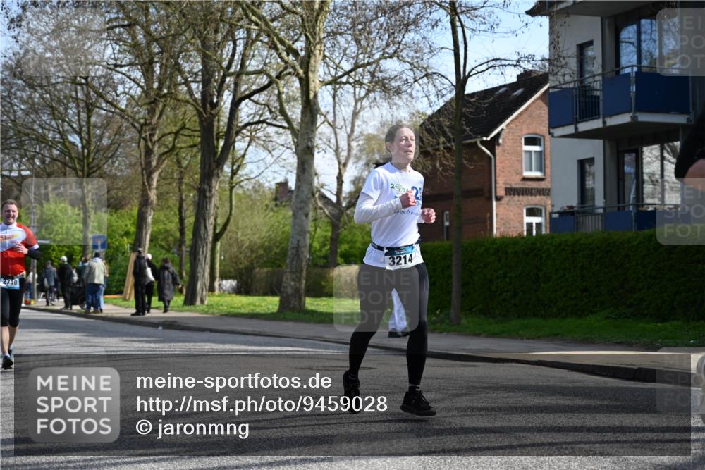12.04.2026 - 45. Internationalen Wilhelmsburger Insellauf J. Mangold http://msf.ph/oto/9459028 12.04.2026 10:38:23 Ziel 3087, 4832, 2605, 2614, 4063, 3214, 2710, 4264, 3911, 5511, 5511, 4679, 2115 meine-sportfotos.de