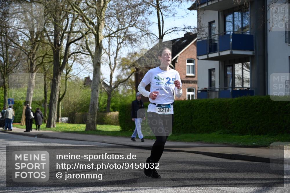 12.04.2026 - 45. Internationalen Wilhelmsburger Insellauf J. Mangold http://msf.ph/oto/9459032 12.04.2026 10:38:23 Ziel 3087, 4832, 2605, 2614, 4063, 3214, 2710, 4264, 3911, 5511, 5511, 4679, 2115 meine-sportfotos.de