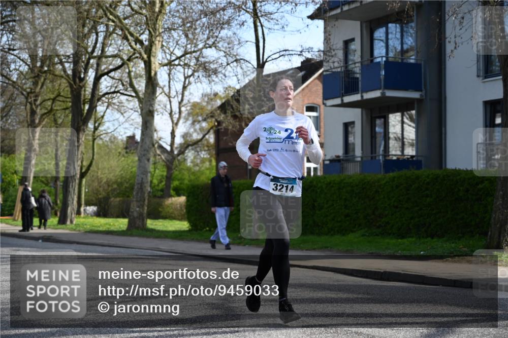 12.04.2026 - 45. Internationalen Wilhelmsburger Insellauf J. Mangold http://msf.ph/oto/9459033 12.04.2026 10:38:23 Ziel 3087, 4832, 2605, 2614, 4063, 3214, 2710, 4264, 3911, 5511, 5511, 4679, 2115 meine-sportfotos.de