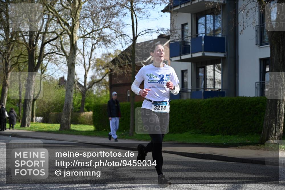 12.04.2026 - 45. Internationalen Wilhelmsburger Insellauf J. Mangold http://msf.ph/oto/9459034 12.04.2026 10:38:24 Ziel 2605, 2614, 4063, 3214, 2710, 4264, 3911, 5511, 4679, 4679, 2115, 3066 meine-sportfotos.de