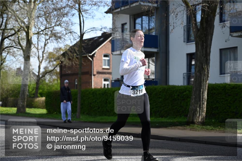 12.04.2026 - 45. Internationalen Wilhelmsburger Insellauf J. Mangold http://msf.ph/oto/9459039 12.04.2026 10:38:24 Ziel 2605, 2614, 4063, 3214, 2710, 4264, 3911, 5511, 4679, 4679, 2115, 3066 meine-sportfotos.de