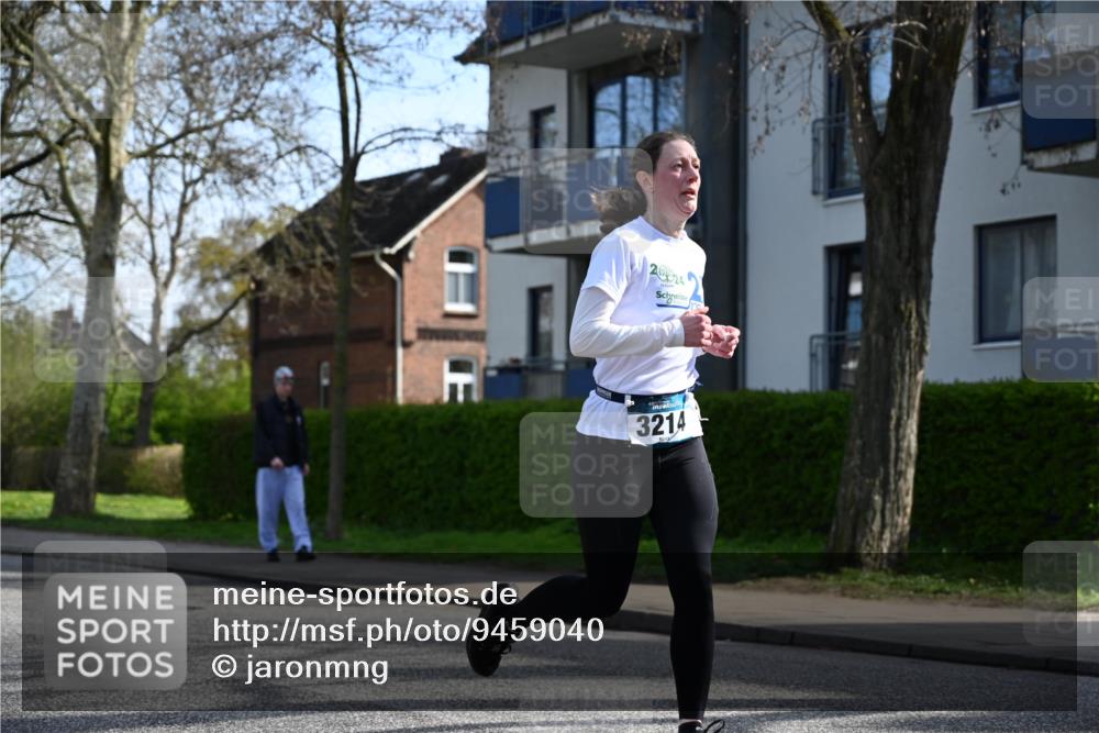 12.04.2026 - 45. Internationalen Wilhelmsburger Insellauf J. Mangold http://msf.ph/oto/9459040 12.04.2026 10:38:24 Ziel 2605, 2614, 4063, 3214, 2710, 4264, 3911, 5511, 4679, 4679, 2115, 3066 meine-sportfotos.de