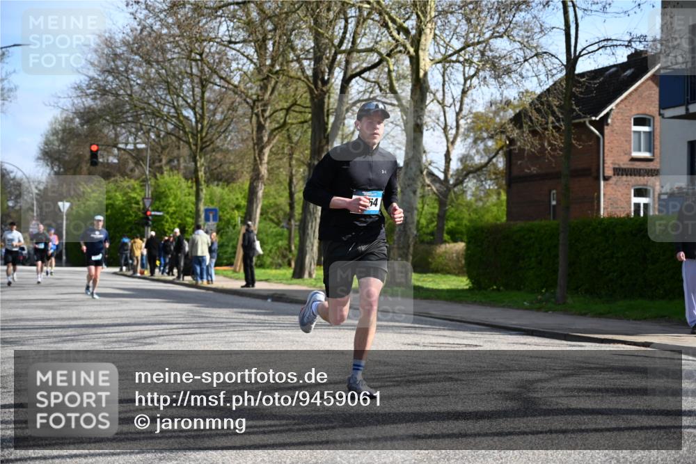 12.04.2026 - 45. Internationalen Wilhelmsburger Insellauf J. Mangold http://msf.ph/oto/9459061 12.04.2026 10:38:33 Ziel 4063, 3214, 2710, 4264, 3911, 5511, 4679, 2115, 3066, 5521, 3139 meine-sportfotos.de