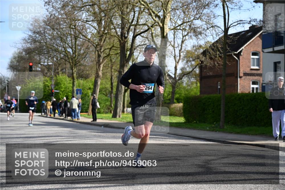 12.04.2026 - 45. Internationalen Wilhelmsburger Insellauf J. Mangold http://msf.ph/oto/9459063 12.04.2026 10:38:33 Ziel 4063, 3214, 2710, 4264, 3911, 5511, 4679, 2115, 3066, 5521, 3139 meine-sportfotos.de