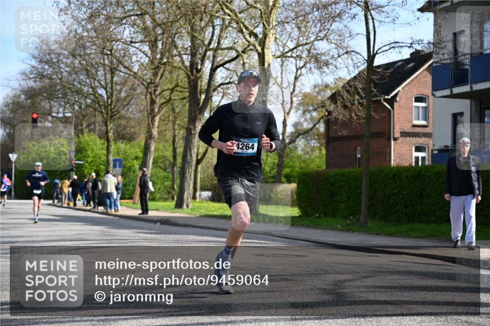 12.04.2026 - 45. Internationalen Wilhelmsburger Insellauf J. Mangold http://msf.ph/oto/9459064 12.04.2026 10:38:33 Ziel 4063, 3214, 2710, 4264, 3911, 5511, 4679, 2115, 3066, 5521, 3139 meine-sportfotos.de