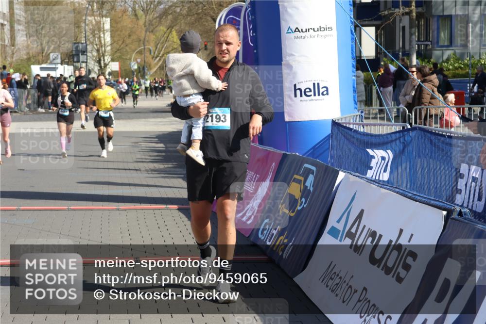 12.04.2026 - 45. Internationalen Wilhelmsburger Insellauf Strokosch-Dieckow http://msf.ph/oto/9459065 12.04.2026 11:05:38 Ziel 2730, 2193, 4440, 4870, 2530, 3743 meine-sportfotos.de