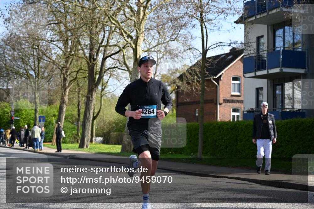 12.04.2026 - 45. Internationalen Wilhelmsburger Insellauf J. Mangold http://msf.ph/oto/9459070 12.04.2026 10:38:33 Ziel 4063, 3214, 2710, 4264, 3911, 5511, 4679, 2115, 3066, 5521, 3139 meine-sportfotos.de
