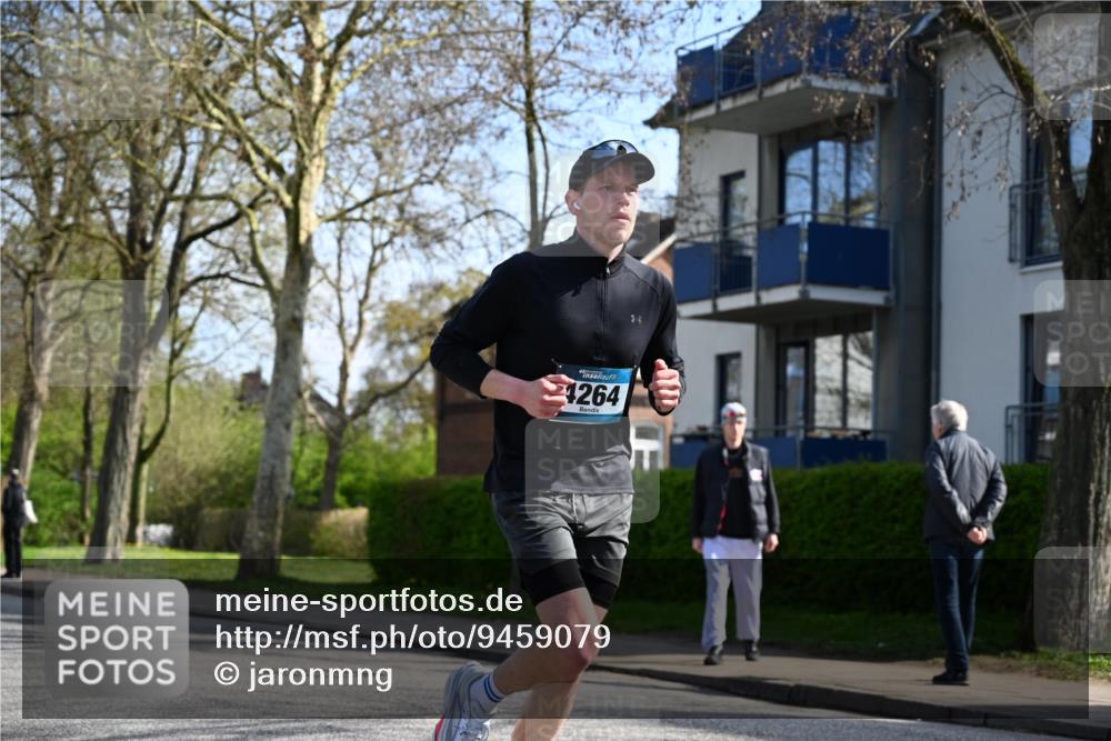 12.04.2026 - 45. Internationalen Wilhelmsburger Insellauf J. Mangold http://msf.ph/oto/9459079 12.04.2026 10:38:34 Ziel 4063, 3214, 2710, 4264, 3911, 5511, 4679, 2115, 3066, 5521, 3139 meine-sportfotos.de