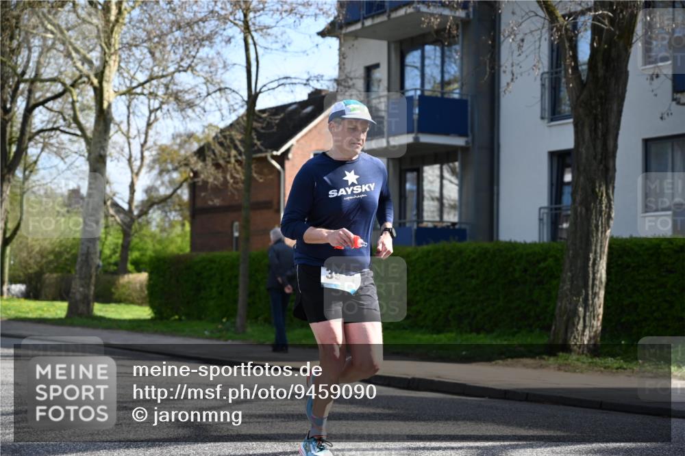 12.04.2026 - 45. Internationalen Wilhelmsburger Insellauf J. Mangold http://msf.ph/oto/9459090 12.04.2026 10:38:40 Ziel 2710, 4264, 3911, 5511, 4679, 2115, 3066, 5521, 3139, 4009, 4608, 2878 meine-sportfotos.de