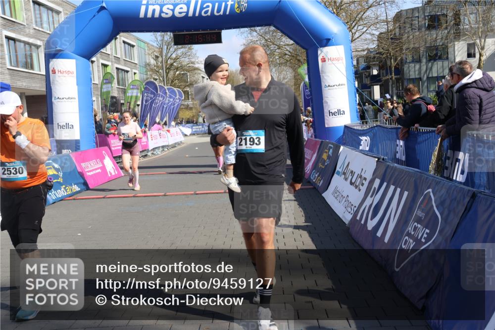 12.04.2026 - 45. Internationalen Wilhelmsburger Insellauf Strokosch-Dieckow http://msf.ph/oto/9459127 12.04.2026 11:05:42 Ziel 2530, 3743, 5748, 4464, 5810 meine-sportfotos.de