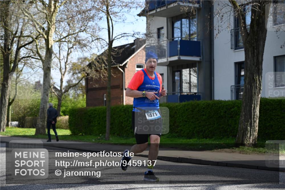 12.04.2026 - 45. Internationalen Wilhelmsburger Insellauf J. Mangold http://msf.ph/oto/9459137 12.04.2026 10:38:47 Ziel 3911, 5511, 4679, 2115, 3066, 5521, 3139, 4009, 4009, 4608, 2878, 3110, 4040, 4325, 4871, 4393, 4976 meine-sportfotos.de