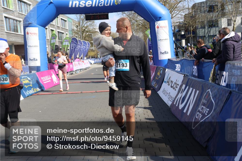 12.04.2026 - 45. Internationalen Wilhelmsburger Insellauf Strokosch-Dieckow http://msf.ph/oto/9459145 12.04.2026 11:05:43 Ziel 3743, 5748, 4464, 5810 meine-sportfotos.de