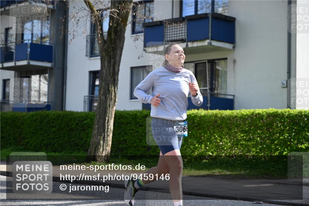 12.04.2026 - 45. Internationalen Wilhelmsburger Insellauf J. Mangold http://msf.ph/oto/9459146 12.04.2026 10:38:59 Ziel 5511, 4679, 2115, 3066, 5521, 3139, 4009, 4009, 4608, 2878, 3110, 4040, 4325, 4871, 4393, 4976, 3043, 5405, 5331, 2521, 2953 meine-sportfotos.de
