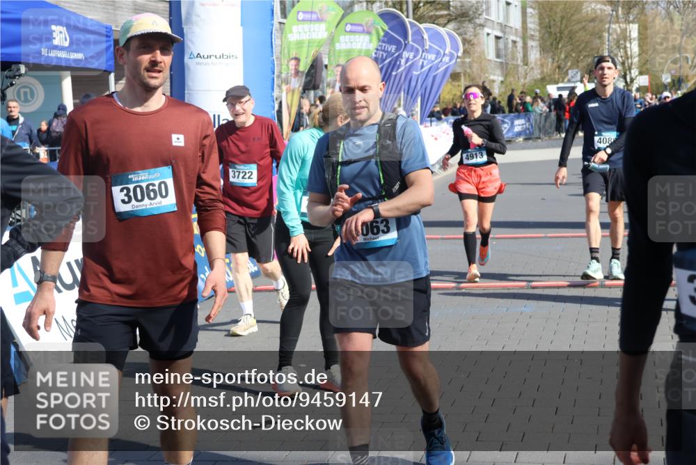 12.04.2026 - 45. Internationalen Wilhelmsburger Insellauf Strokosch-Dieckow http://msf.ph/oto/9459147 12.04.2026 10:48:58 Ziel 2992, 2846, 3722, 4088, 4913, 4675 meine-sportfotos.de