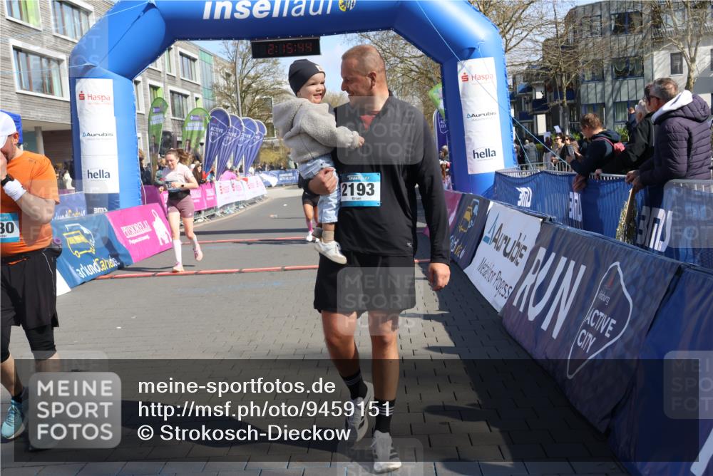 12.04.2026 - 45. Internationalen Wilhelmsburger Insellauf Strokosch-Dieckow http://msf.ph/oto/9459151 12.04.2026 11:05:43 Ziel 3743, 5748, 4464, 5810 meine-sportfotos.de