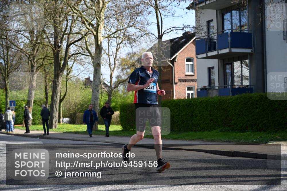 12.04.2026 - 45. Internationalen Wilhelmsburger Insellauf J. Mangold http://msf.ph/oto/9459156 12.04.2026 10:39:01 Ziel 4679, 2115, 3066, 5521, 3139, 4009, 4608, 2878, 3110, 4040, 4325, 4871, 4393, 4976, 3043, 5405, 5331, 2521, 2953 meine-sportfotos.de