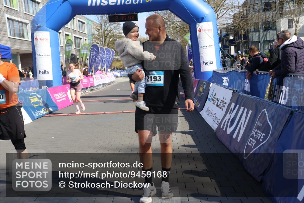 12.04.2026 - 45. Internationalen Wilhelmsburger Insellauf Strokosch-Dieckow http://msf.ph/oto/9459168 12.04.2026 11:05:43 Ziel 3743, 5748, 4464, 5810 meine-sportfotos.de