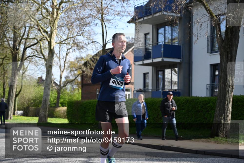 12.04.2026 - 45. Internationalen Wilhelmsburger Insellauf J. Mangold http://msf.ph/oto/9459173 12.04.2026 10:39:11 Ziel 3066, 5521, 3139, 4009, 4608, 2878, 3110, 4040, 4325, 4871, 4393, 4976, 3043, 5405, 5331, 2521, 2953, 2953, 4522, 3442, 5688, 3834, 4629 meine-sportfotos.de