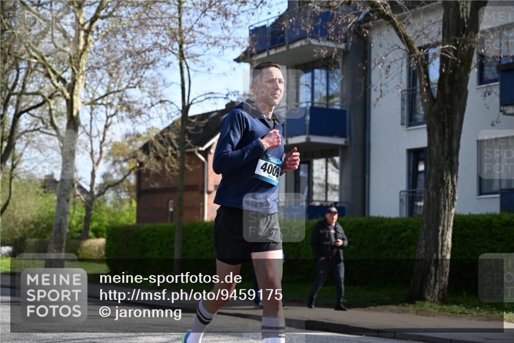 12.04.2026 - 45. Internationalen Wilhelmsburger Insellauf J. Mangold http://msf.ph/oto/9459175 12.04.2026 10:39:11 Ziel 3066, 5521, 3139, 4009, 4608, 2878, 3110, 4040, 4325, 4871, 4393, 4976, 3043, 5405, 5331, 2521, 2953, 2953, 4522, 3442, 5688, 3834, 4629 meine-sportfotos.de