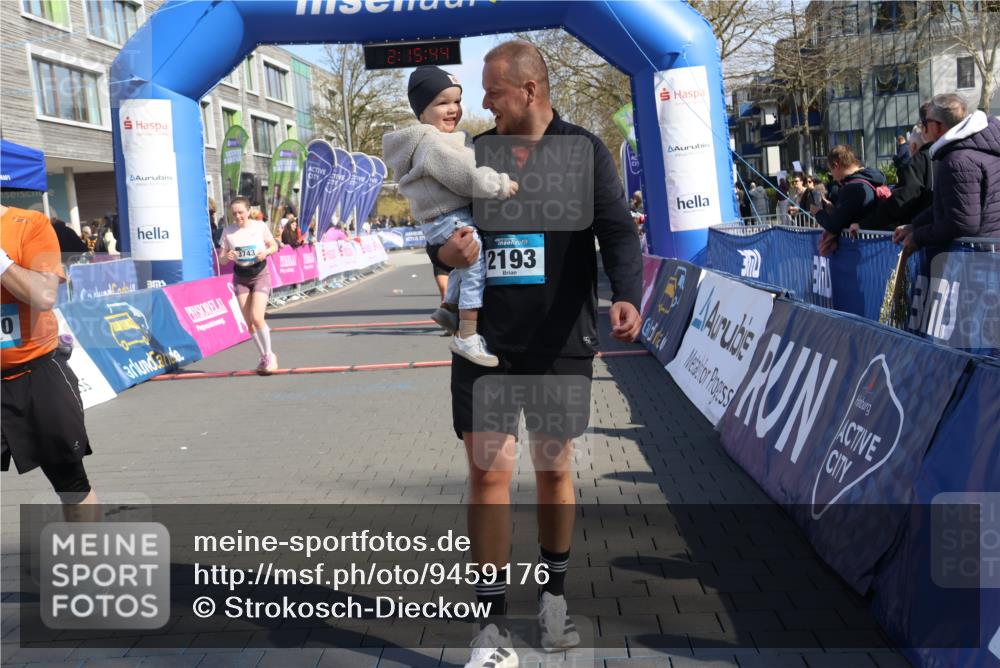 12.04.2026 - 45. Internationalen Wilhelmsburger Insellauf Strokosch-Dieckow http://msf.ph/oto/9459176 12.04.2026 11:05:43 Ziel 3743, 5748, 4464, 5810 meine-sportfotos.de