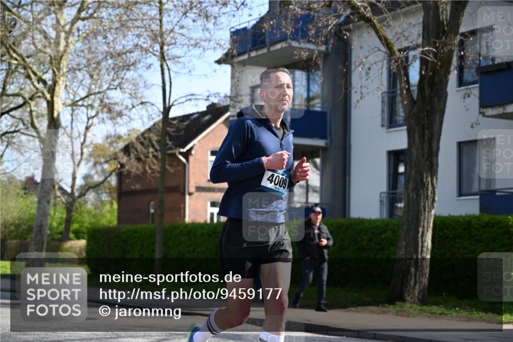 12.04.2026 - 45. Internationalen Wilhelmsburger Insellauf J. Mangold http://msf.ph/oto/9459177 12.04.2026 10:39:11 Ziel 3066, 5521, 3139, 4009, 4608, 2878, 3110, 4040, 4325, 4871, 4393, 4976, 3043, 5405, 5331, 2521, 2953, 2953, 4522, 3442, 5688, 3834, 4629 meine-sportfotos.de