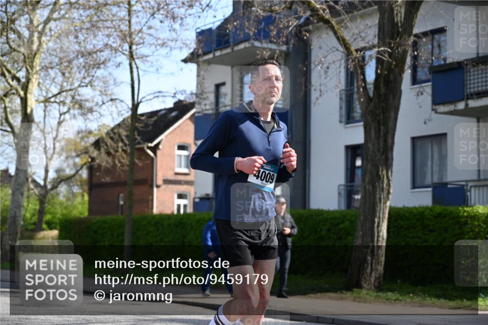12.04.2026 - 45. Internationalen Wilhelmsburger Insellauf J. Mangold http://msf.ph/oto/9459179 12.04.2026 10:39:11 Ziel 3066, 5521, 3139, 4009, 4608, 2878, 3110, 4040, 4325, 4871, 4393, 4976, 3043, 5405, 5331, 2521, 2953, 2953, 4522, 3442, 5688, 3834, 4629 meine-sportfotos.de
