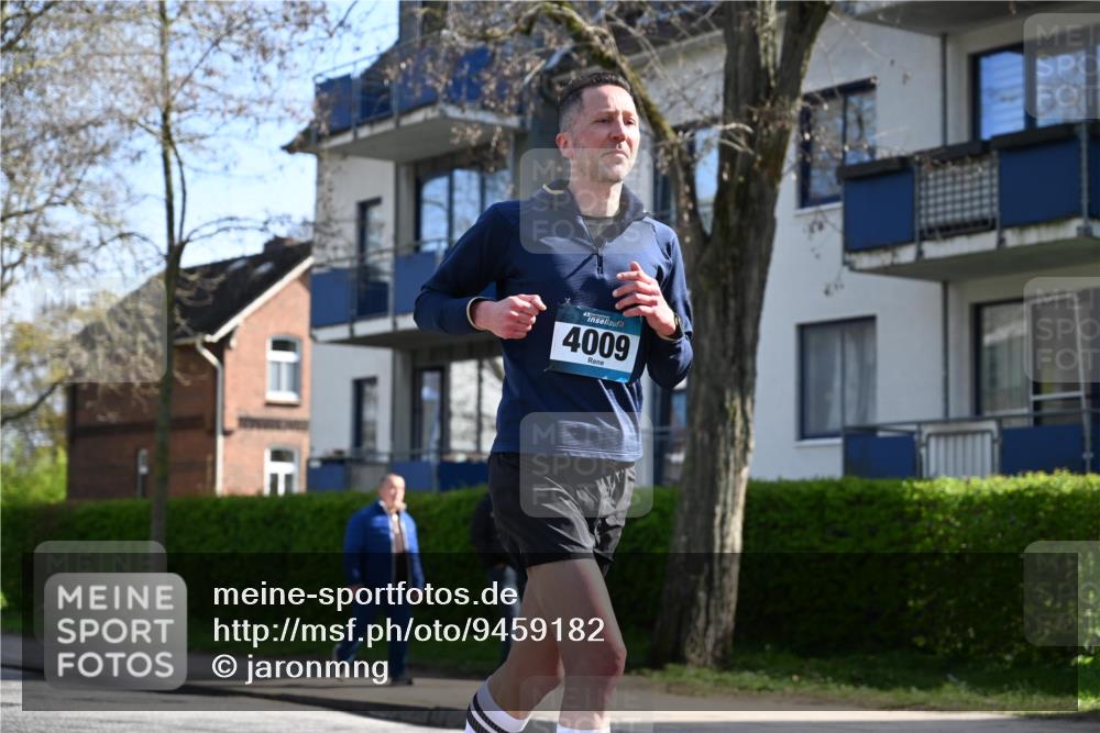 12.04.2026 - 45. Internationalen Wilhelmsburger Insellauf J. Mangold http://msf.ph/oto/9459182 12.04.2026 10:39:12 Ziel 3066, 5521, 3139, 4009, 4608, 2878, 3110, 4040, 4325, 4871, 4393, 4976, 3043, 5405, 5331, 2521, 2953, 4522, 3442, 5688, 3834, 4629 meine-sportfotos.de