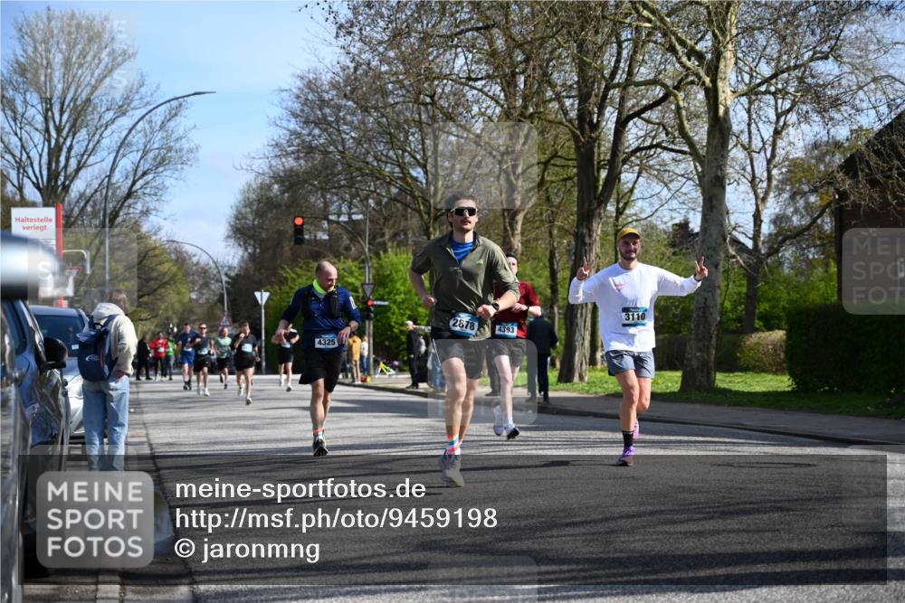 12.04.2026 - 45. Internationalen Wilhelmsburger Insellauf J. Mangold http://msf.ph/oto/9459198 12.04.2026 10:39:19 Ziel 4009, 4608, 2878, 3110, 4040, 4325, 4871, 4393, 4976, 3043, 5405, 5331, 5331, 2521, 2953, 4522, 3442, 3442, 5688, 3834, 4629, 4401 meine-sportfotos.de