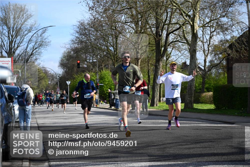 12.04.2026 - 45. Internationalen Wilhelmsburger Insellauf J. Mangold http://msf.ph/oto/9459201 12.04.2026 10:39:19 Ziel 4009, 4608, 2878, 3110, 4040, 4325, 4871, 4393, 4976, 3043, 5405, 5331, 5331, 2521, 2953, 4522, 3442, 3442, 5688, 3834, 4629, 4401 meine-sportfotos.de