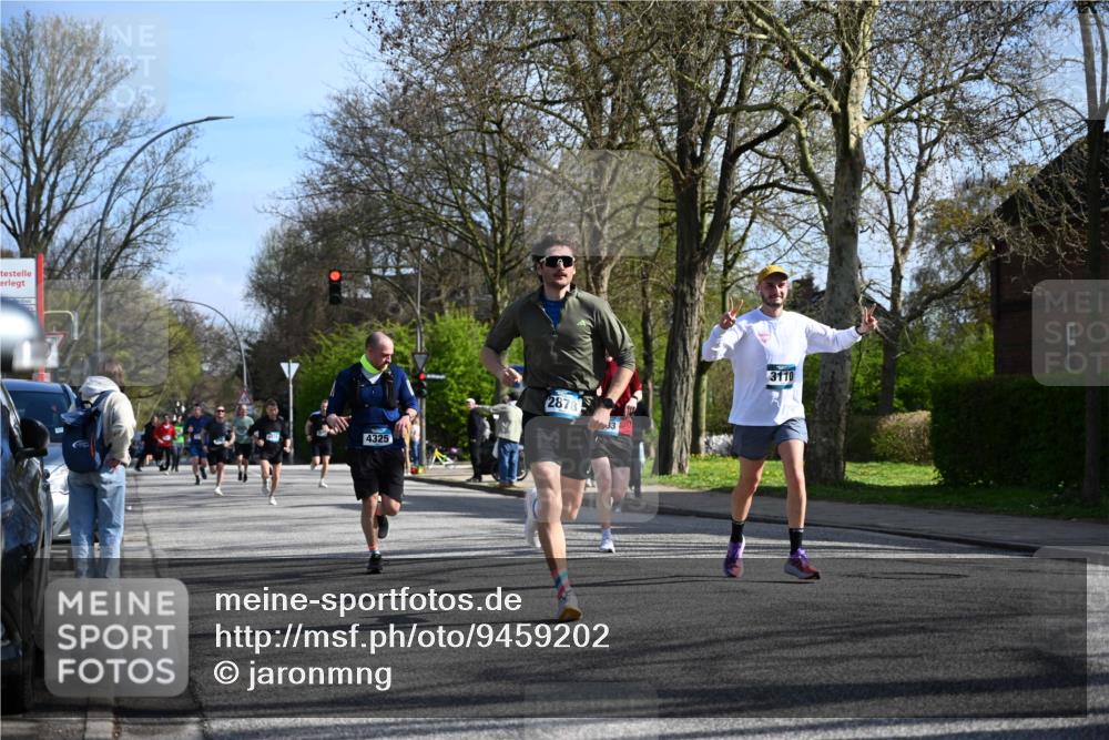 12.04.2026 - 45. Internationalen Wilhelmsburger Insellauf J. Mangold http://msf.ph/oto/9459202 12.04.2026 10:39:19 Ziel 4009, 4608, 2878, 3110, 4040, 4325, 4871, 4393, 4976, 3043, 5405, 5331, 5331, 2521, 2953, 4522, 3442, 3442, 5688, 3834, 4629, 4401 meine-sportfotos.de