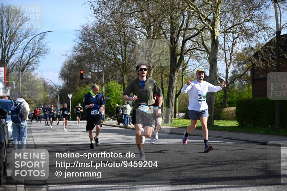 12.04.2026 - 45. Internationalen Wilhelmsburger Insellauf J. Mangold http://msf.ph/oto/9459204 12.04.2026 10:39:19 Ziel 4009, 4608, 2878, 3110, 4040, 4325, 4871, 4393, 4976, 3043, 5405, 5331, 5331, 2521, 2953, 4522, 3442, 3442, 5688, 3834, 4629, 4401 meine-sportfotos.de