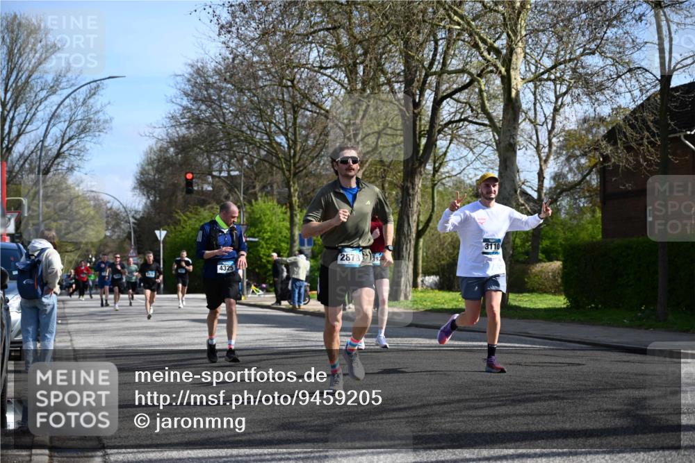 12.04.2026 - 45. Internationalen Wilhelmsburger Insellauf J. Mangold http://msf.ph/oto/9459205 12.04.2026 10:39:19 Ziel 4009, 4608, 2878, 3110, 4040, 4325, 4871, 4393, 4976, 3043, 5405, 5331, 5331, 2521, 2953, 4522, 3442, 3442, 5688, 3834, 4629, 4401 meine-sportfotos.de