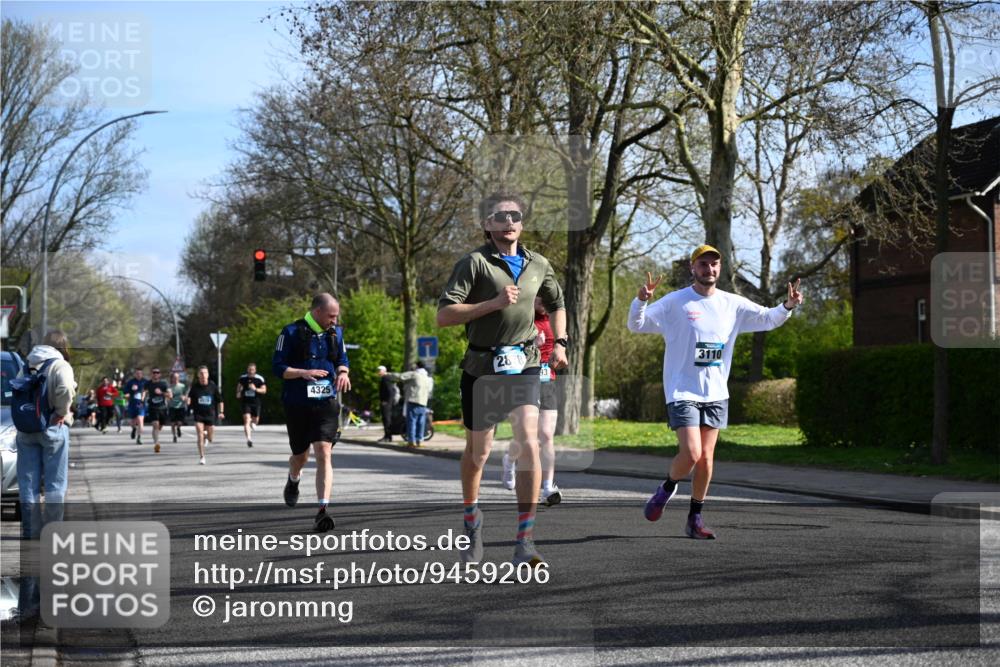 12.04.2026 - 45. Internationalen Wilhelmsburger Insellauf J. Mangold http://msf.ph/oto/9459206 12.04.2026 10:39:20 Ziel 4009, 4608, 2878, 3110, 4040, 4325, 4871, 4393, 4976, 3043, 5405, 5331, 2521, 2953, 4522, 3442, 5688, 5688, 3834, 4629, 4401 meine-sportfotos.de
