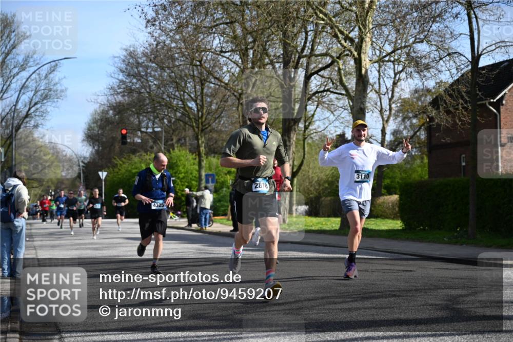 12.04.2026 - 45. Internationalen Wilhelmsburger Insellauf J. Mangold http://msf.ph/oto/9459207 12.04.2026 10:39:20 Ziel 4009, 4608, 2878, 3110, 4040, 4325, 4871, 4393, 4976, 3043, 5405, 5331, 2521, 2953, 4522, 3442, 5688, 5688, 3834, 4629, 4401 meine-sportfotos.de