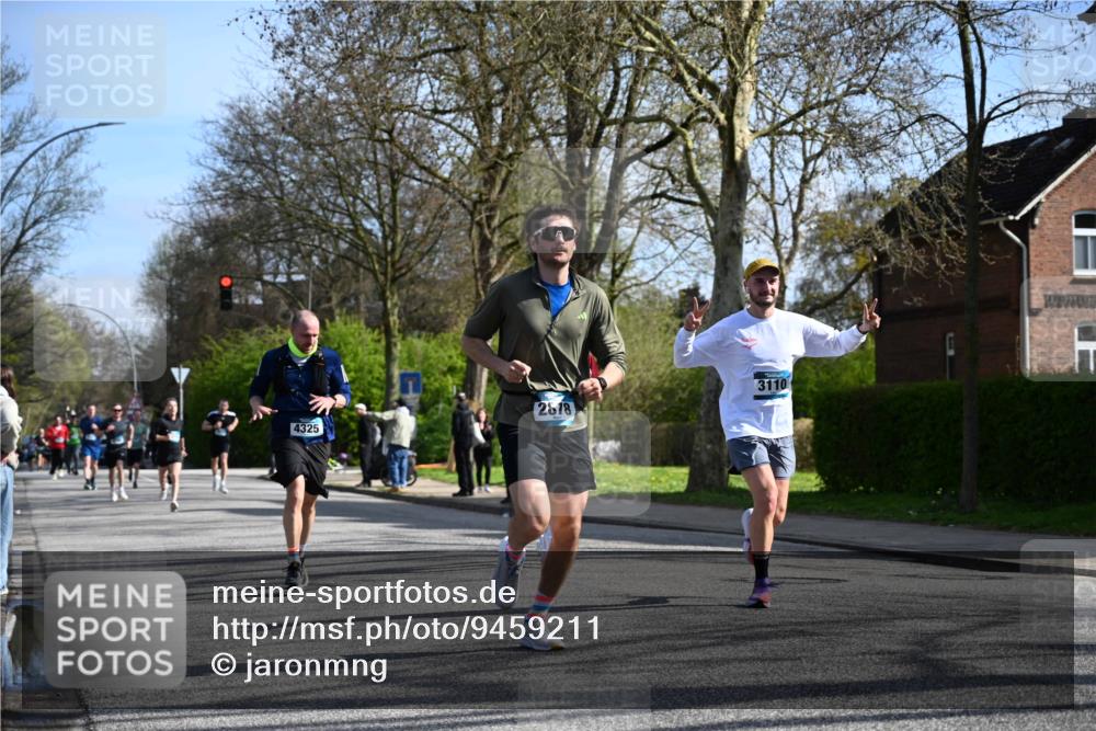 12.04.2026 - 45. Internationalen Wilhelmsburger Insellauf J. Mangold http://msf.ph/oto/9459211 12.04.2026 10:39:20 Ziel 4009, 4608, 2878, 3110, 4040, 4325, 4871, 4393, 4976, 3043, 5405, 5331, 2521, 2953, 4522, 3442, 5688, 5688, 3834, 4629, 4401 meine-sportfotos.de