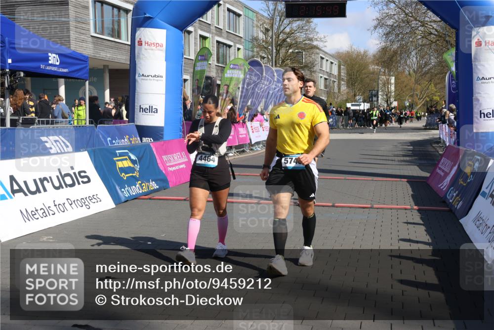 12.04.2026 - 45. Internationalen Wilhelmsburger Insellauf Strokosch-Dieckow http://msf.ph/oto/9459212 12.04.2026 11:05:47 Ziel 5748, 4464, 5810 meine-sportfotos.de