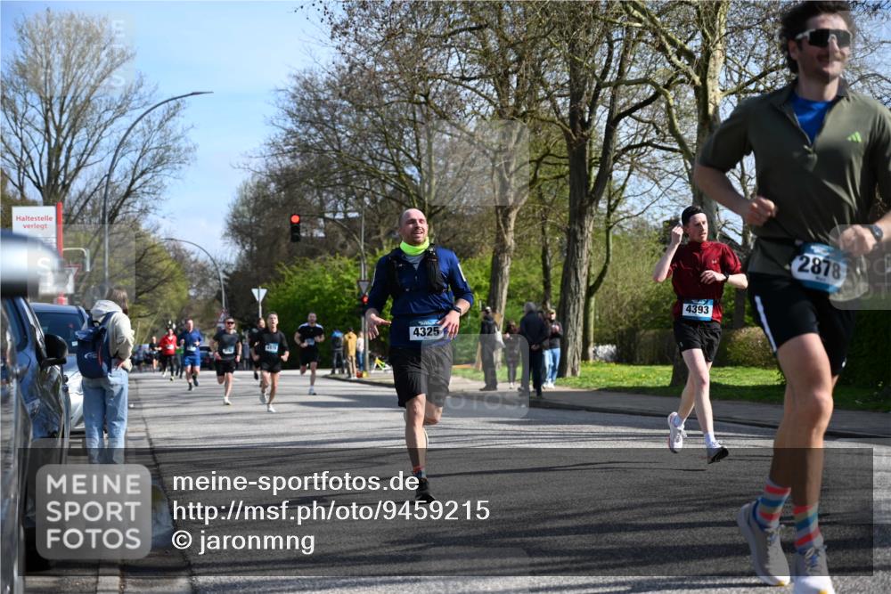 12.04.2026 - 45. Internationalen Wilhelmsburger Insellauf J. Mangold http://msf.ph/oto/9459215 12.04.2026 10:39:21 Ziel 4009, 4608, 2878, 3110, 4040, 4325, 4871, 4393, 4976, 3043, 5405, 5331, 2521, 2953, 4522, 3442, 5688, 3834, 4629, 4401, 2100 meine-sportfotos.de